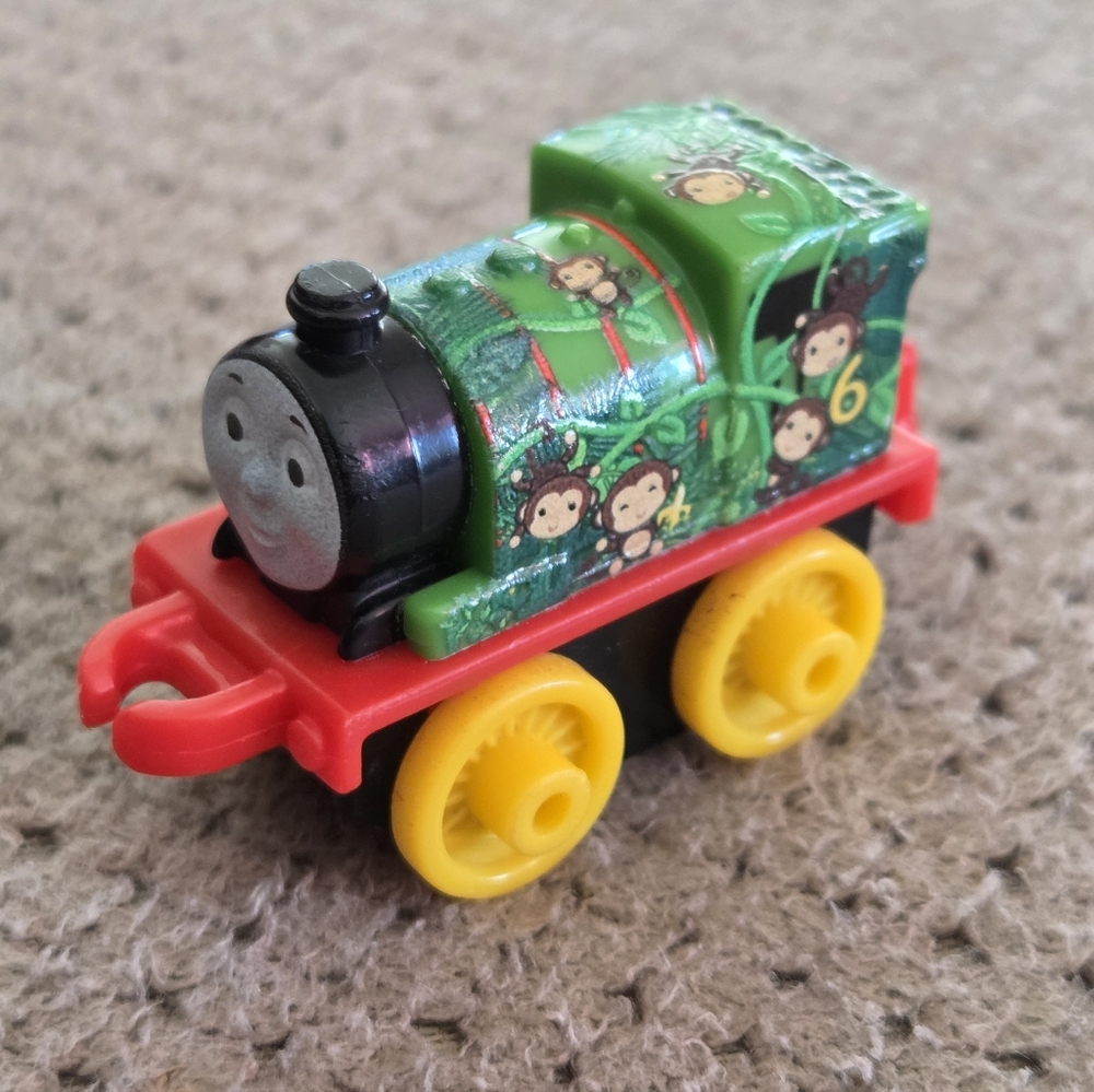 Thomas & Friends Mini Monkey Train Percy L16D FMJ19 Green & Red w/ yellow wheels